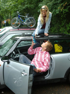 Wer zu wenig trinkt, wird schläfrig: Flüssigkeitsmangel beim Autofahren vermeiden